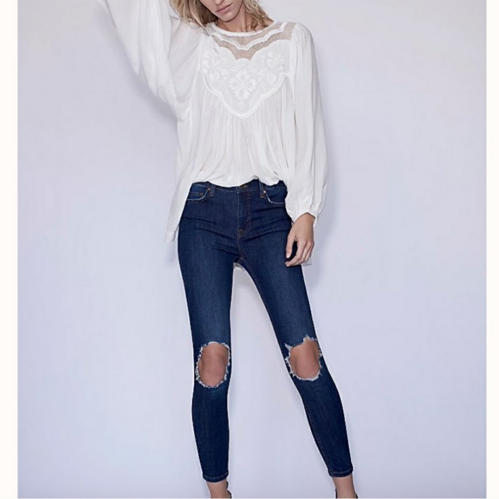Free People busted knee skinny jeans size 26